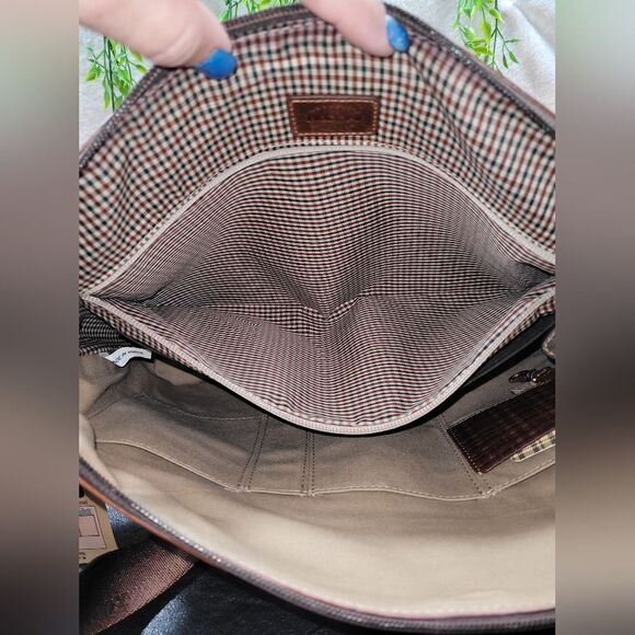 Boconi Garth Urban Messenger Bag in Conyac Full Grain Leather - Picture 15 of 16